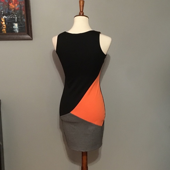 Basic Universal Dress - Picture 2 of 3